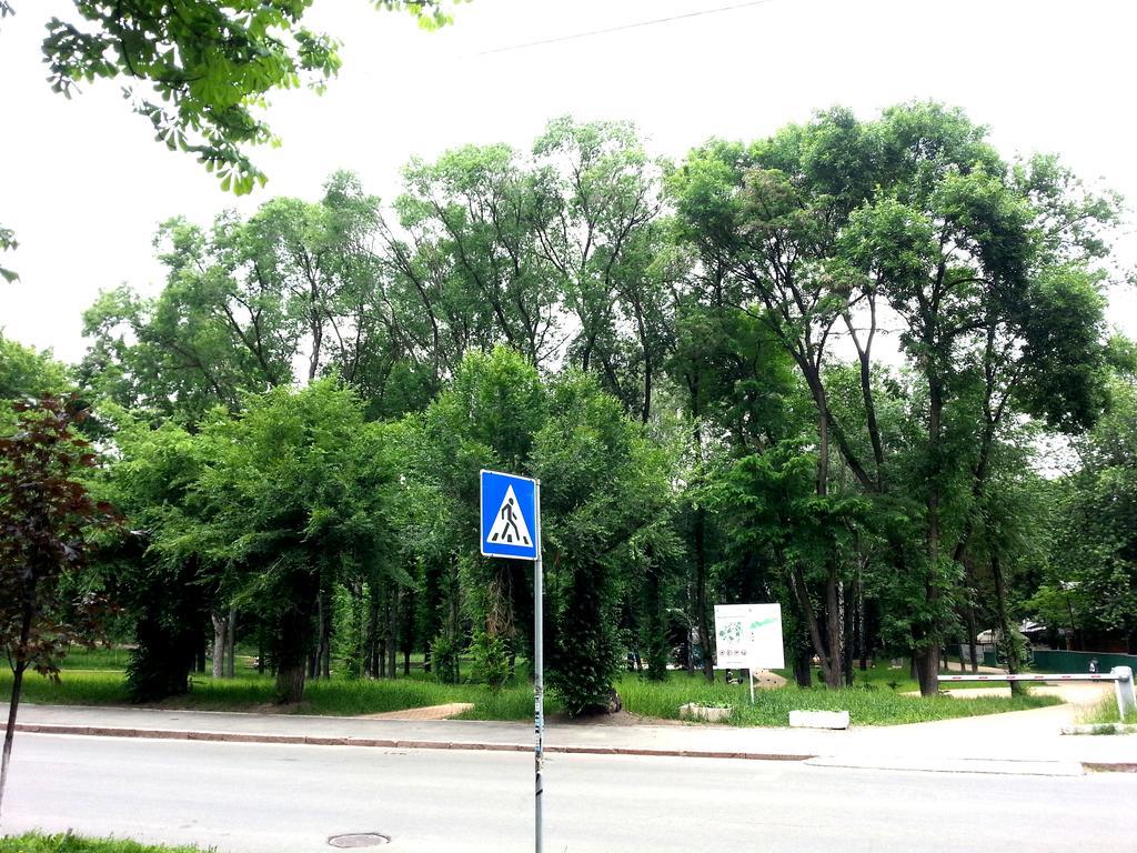 Standard Apartment On Umanskaya Kiev Buitenkant foto