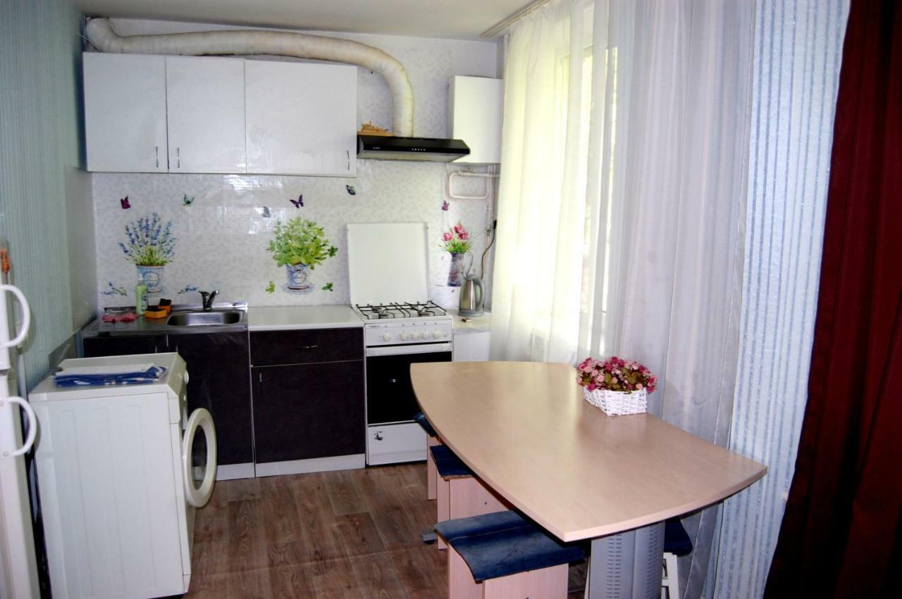 Standard Apartment On Umanskaya Kiev Buitenkant foto
